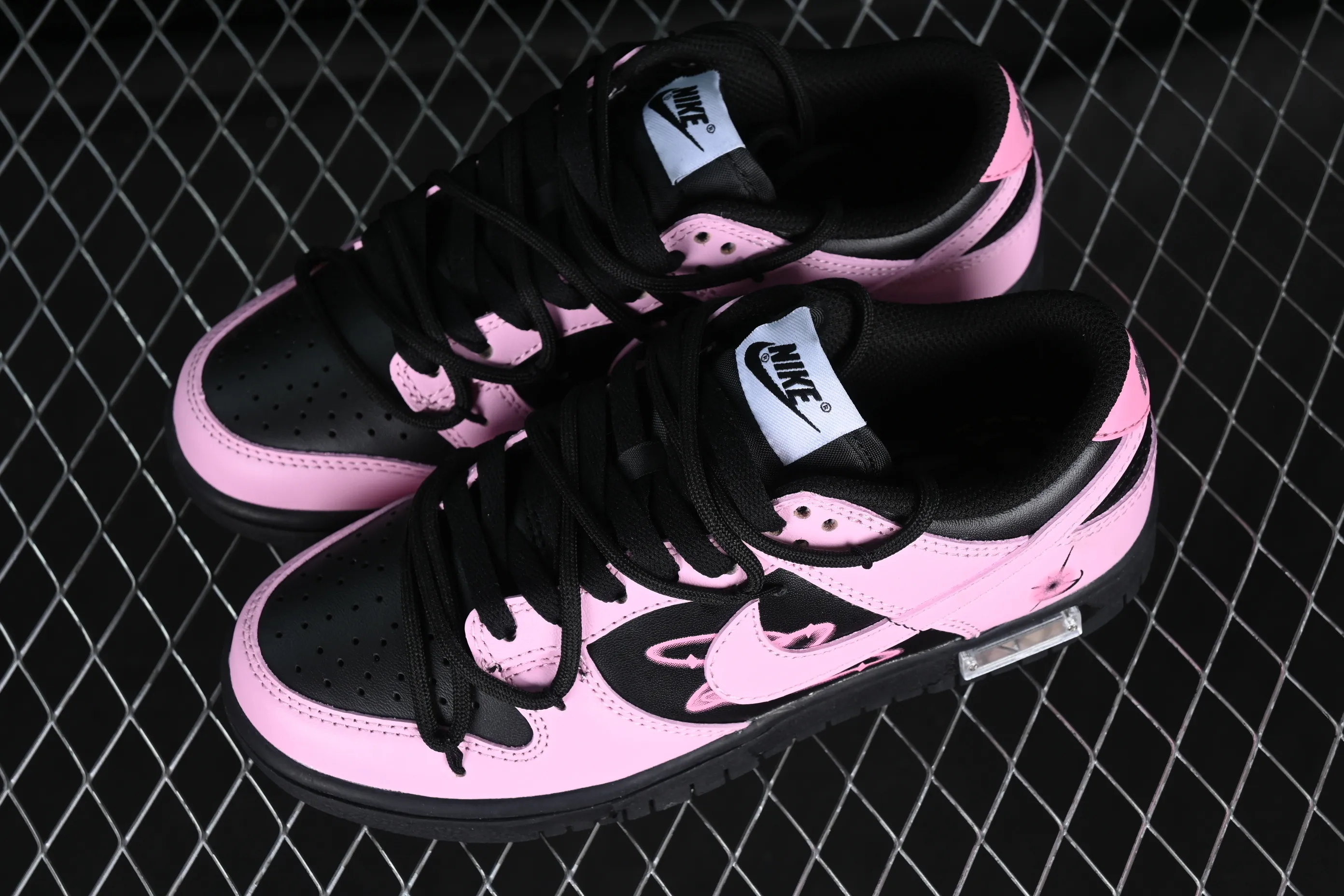 All Categories Nk SB Dunk Series Nk SB Dunk Low Low-top Sneakers Nk Dunk Low Bubble Jellyfish Neon Star Millennium Cyber ​​Black Pink SB Strap Low-top Casual Sneakers FD1232-001
